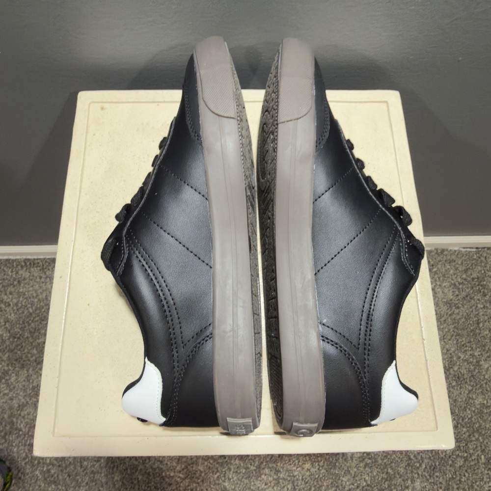 G By Guess Black Low Top Gum Sole Sneakers Casual Streetwear Shoes 8.5 NWT - Picture 8 of 9
